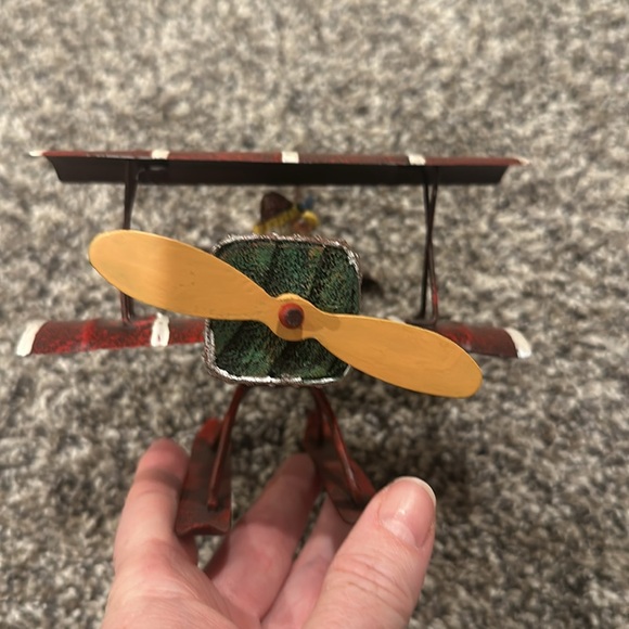 Santa in plane decor - Picture 2 of 5